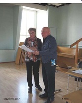 Yhdistyksen sihteeri Kunniakirjoineen.