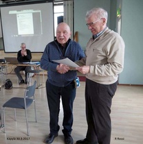 taloudenhoitaja -jäsenasioiden hoitaja palkittiin ansioituneesta työstä.
